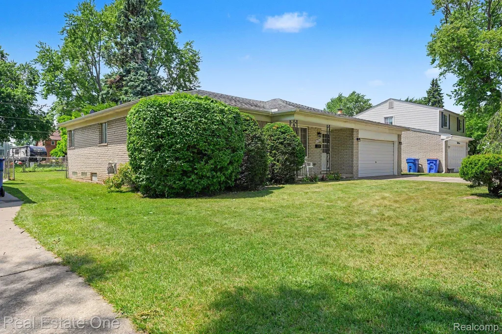 27663 Audrey Avenue Warren City MI 48092