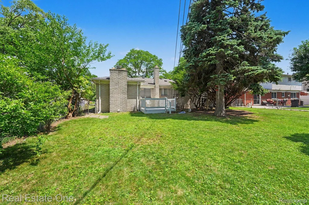 27663 Audrey Avenue Warren City MI 48092