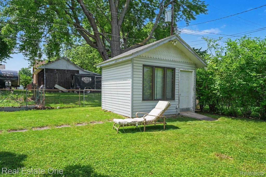 27663 Audrey Avenue Warren City MI 48092