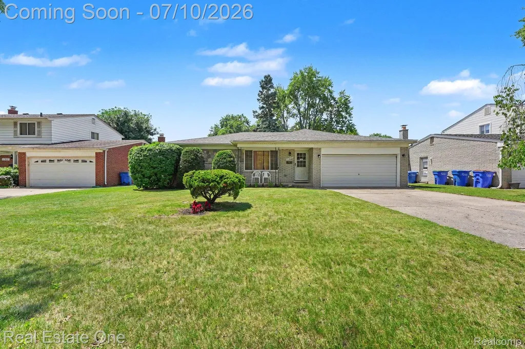 27663 Audrey Avenue Warren City MI 48092