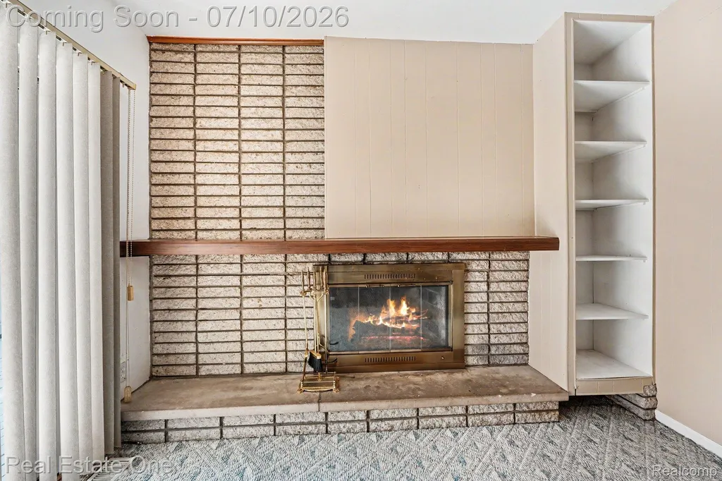 27663 Audrey Avenue Warren City MI 48092
