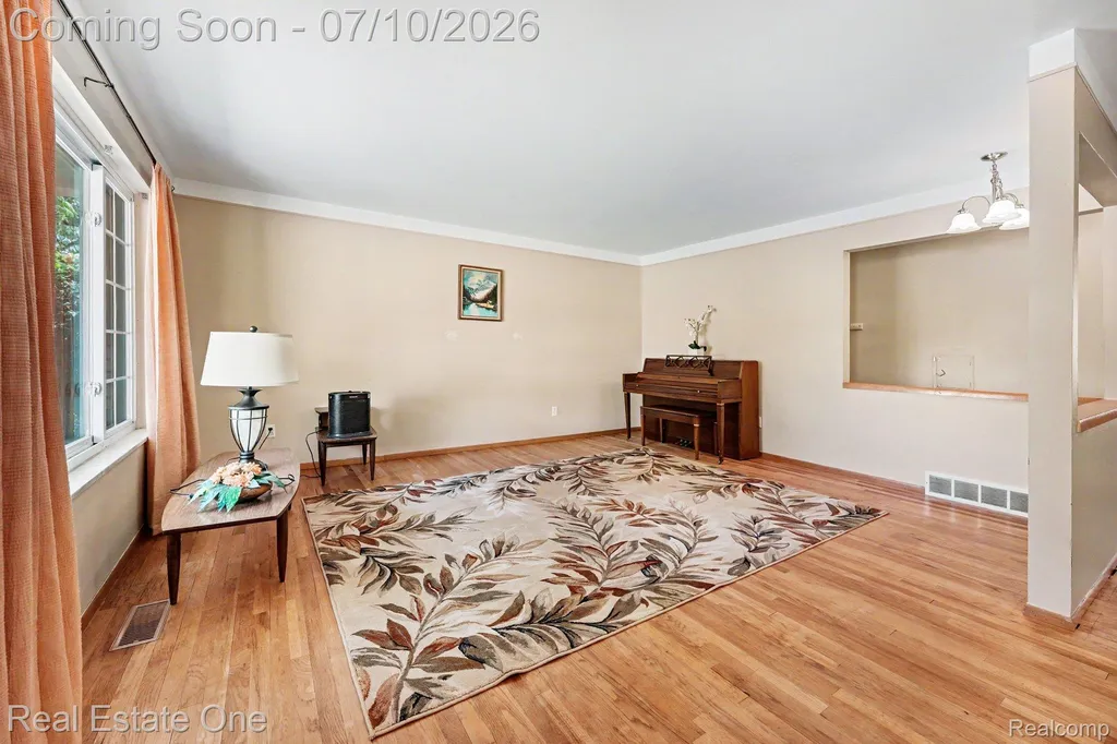 27663 Audrey Avenue Warren City MI 48092