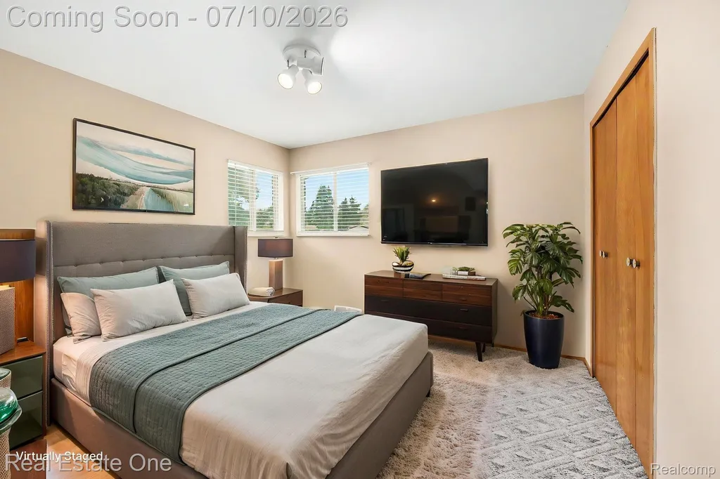 27663 Audrey Avenue Warren City MI 48092
