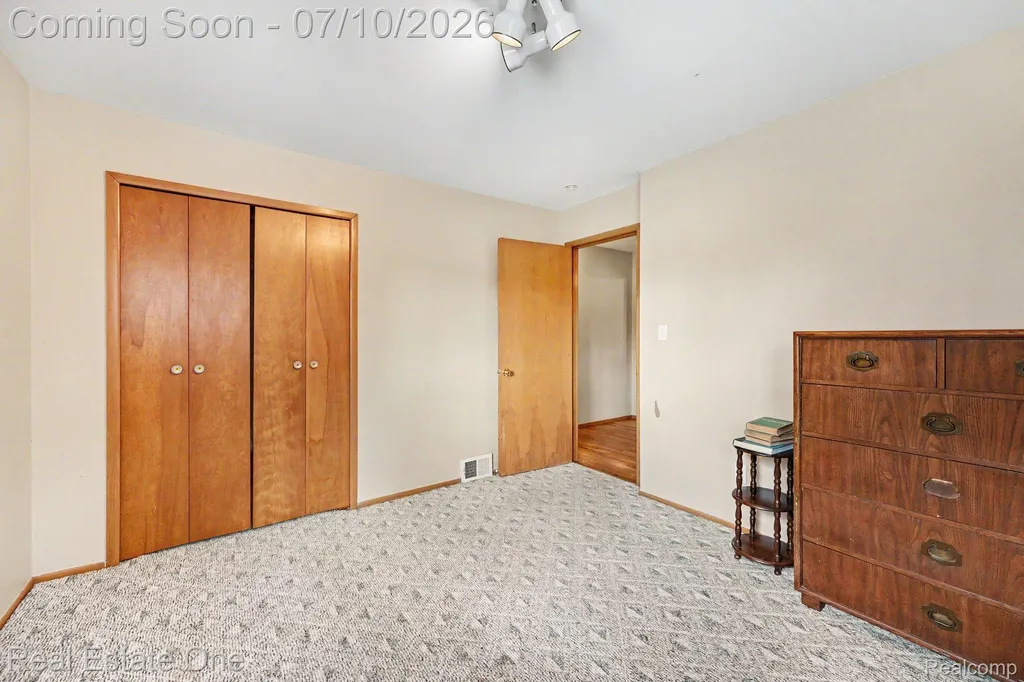 27663 Audrey Avenue Warren City MI 48092