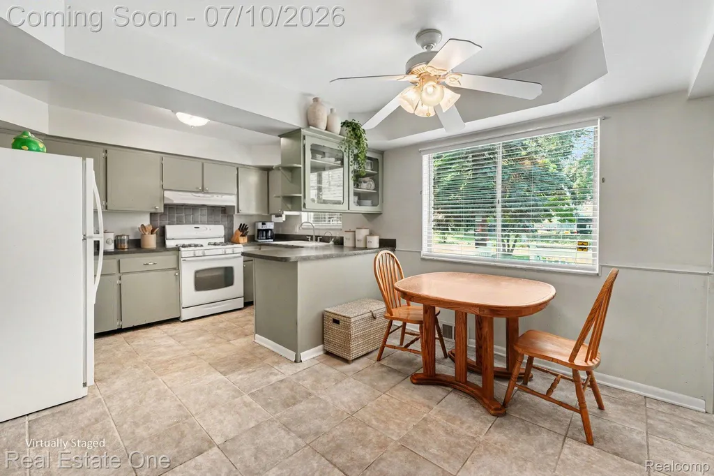 27663 Audrey Avenue Warren City MI 48092