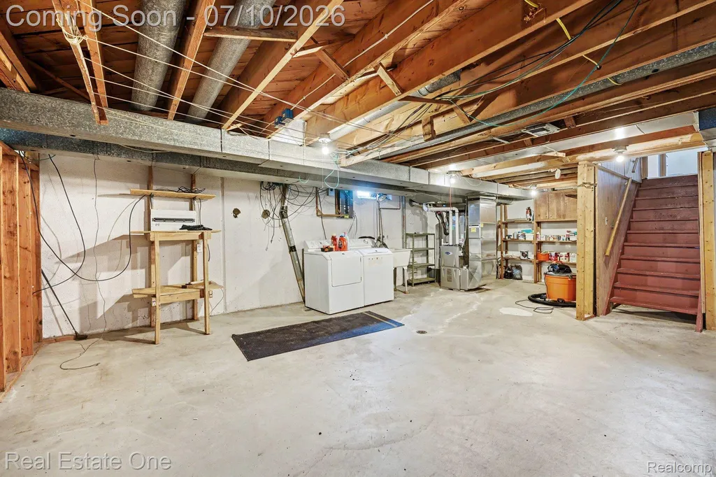 27663 Audrey Avenue Warren City MI 48092