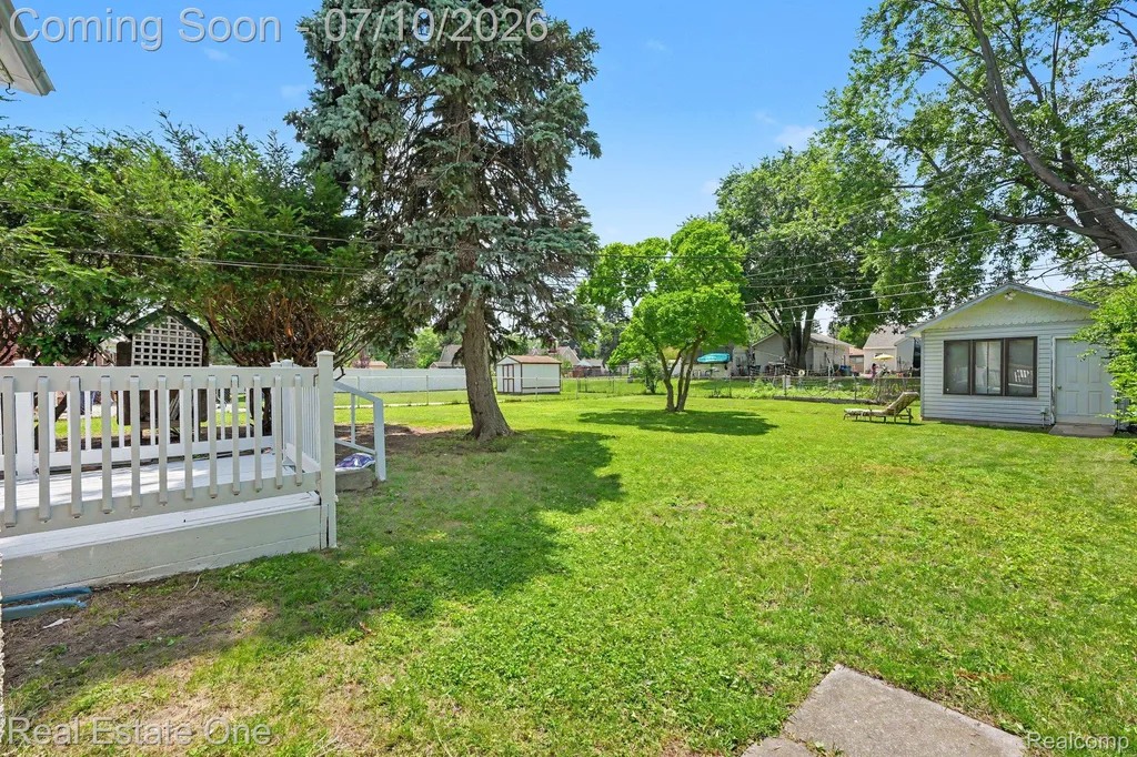 27663 Audrey Avenue Warren City MI 48092