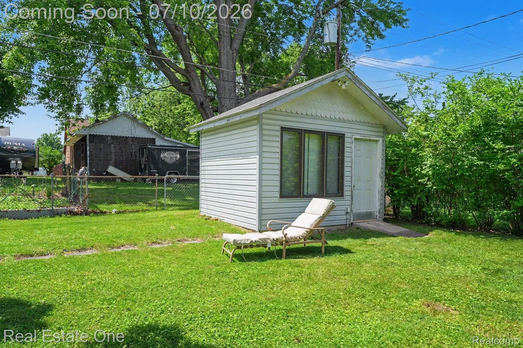 27663 Audrey Avenue Warren City MI 48092
