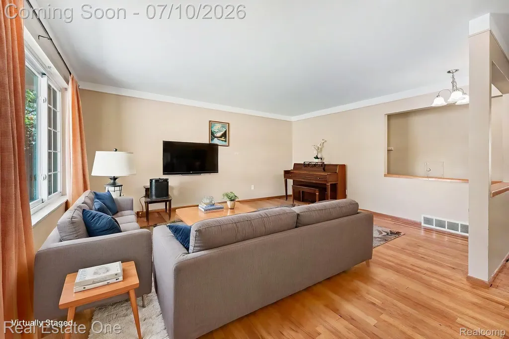 27663 Audrey Avenue Warren City MI 48092