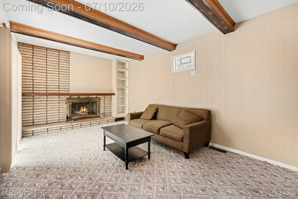 27663 Audrey Avenue Warren City MI 48092