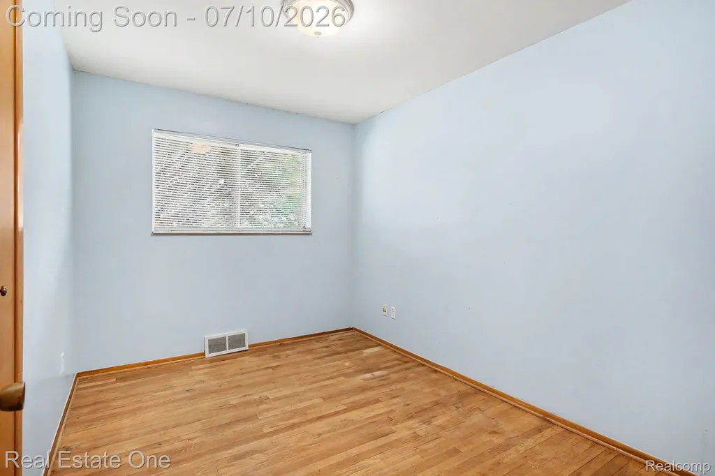 27663 Audrey Avenue Warren City MI 48092