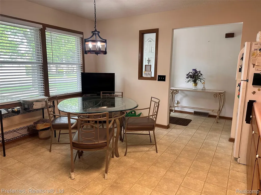 38537 Chestnut Lane Westland City MI 48185