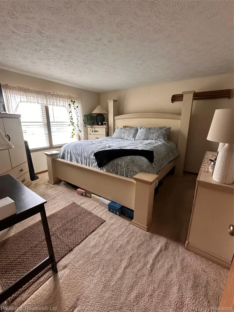 38537 Chestnut Lane Westland City MI 48185