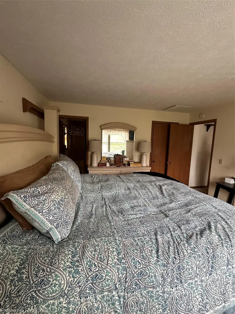 38537 Chestnut Lane Westland City MI 48185