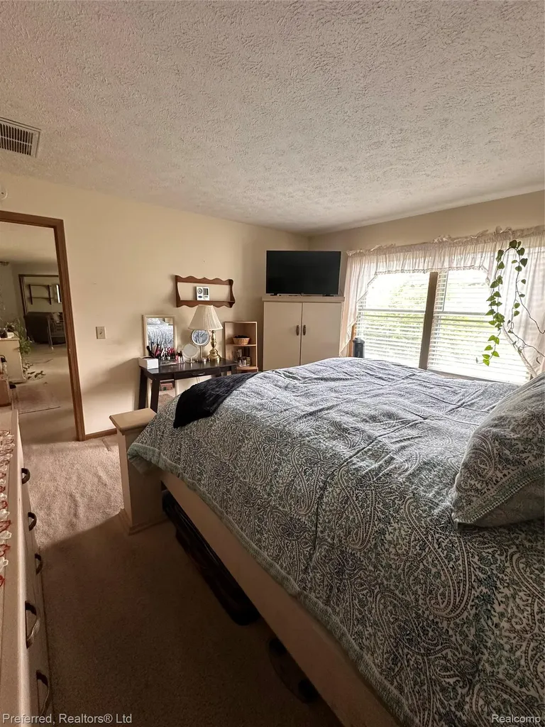 38537 Chestnut Lane Westland City MI 48185