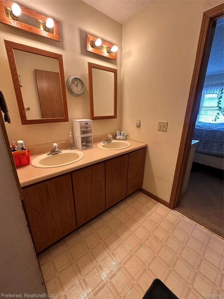38537 Chestnut Lane Westland City MI 48185