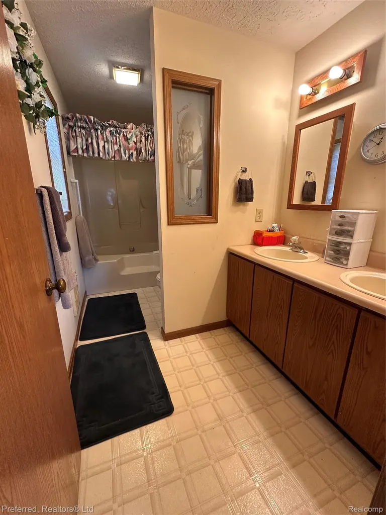 38537 Chestnut Lane Westland City MI 48185