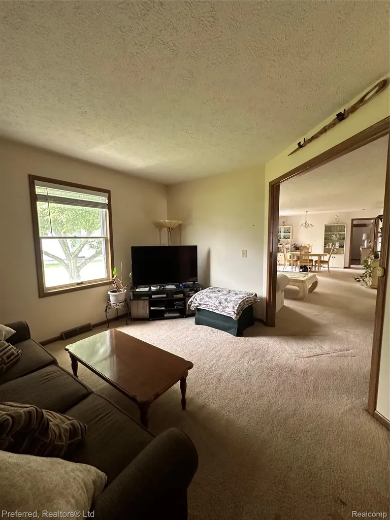 38537 Chestnut Lane Westland City MI 48185