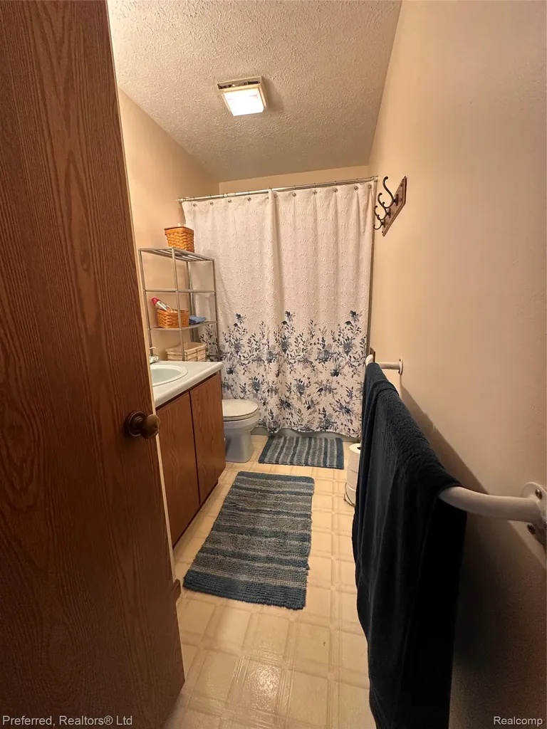 38537 Chestnut Lane Westland City MI 48185