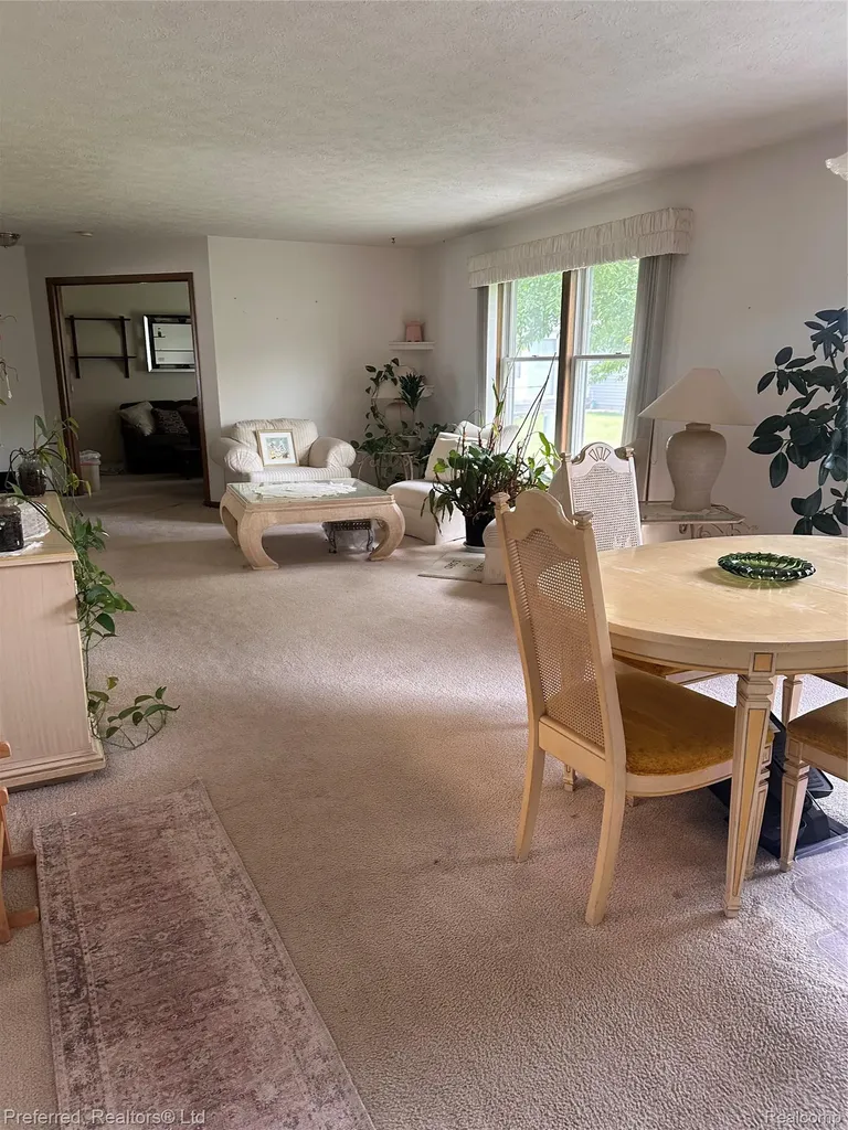 38537 Chestnut Lane Westland City MI 48185