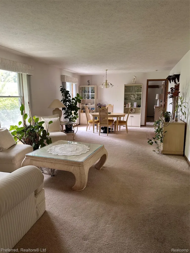 38537 Chestnut Lane Westland City MI 48185