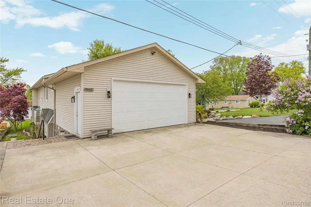 9047 Gale Road White Lake Charter Township MI 48386