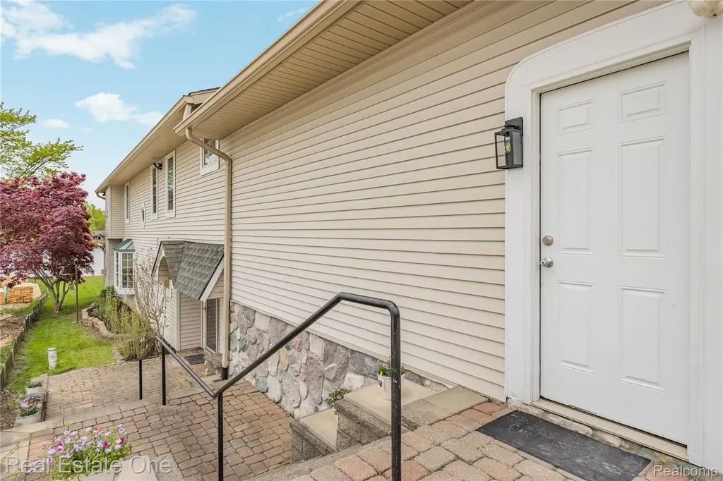 9047 Gale Road White Lake Charter Township MI 48386