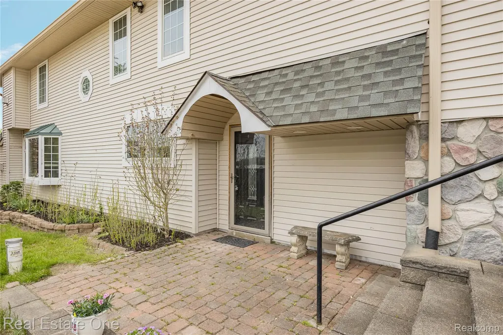 9047 Gale Road White Lake Charter Township MI 48386
