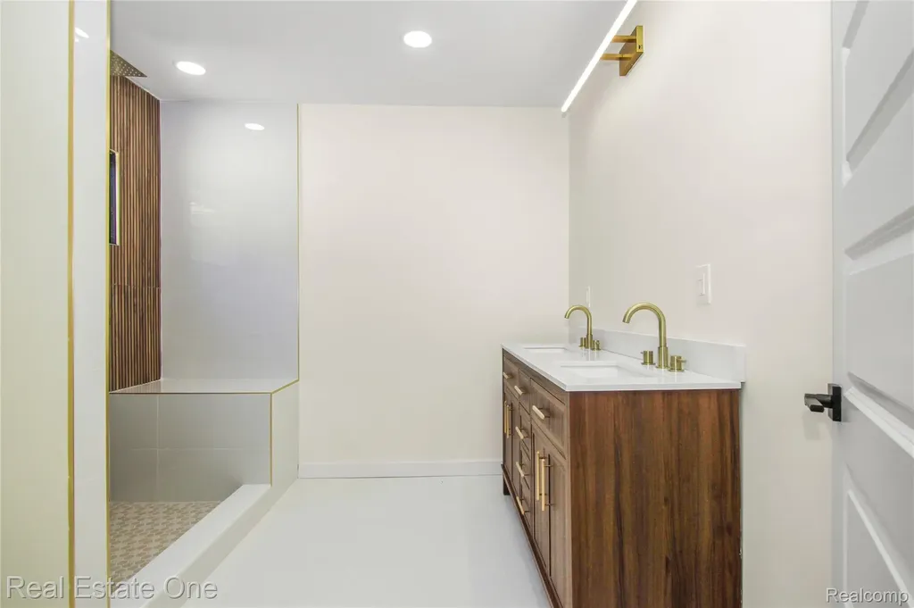 9047 Gale Road White Lake Charter Township MI 48386