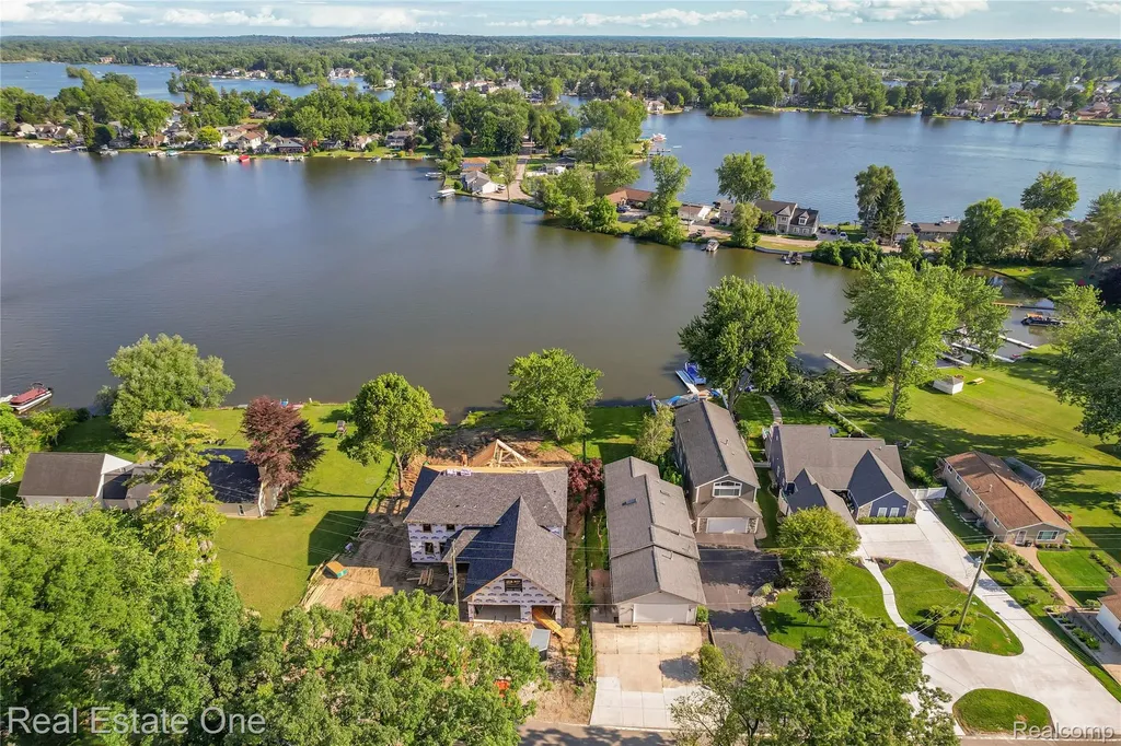 9047 Gale Road White Lake Charter Township MI 48386