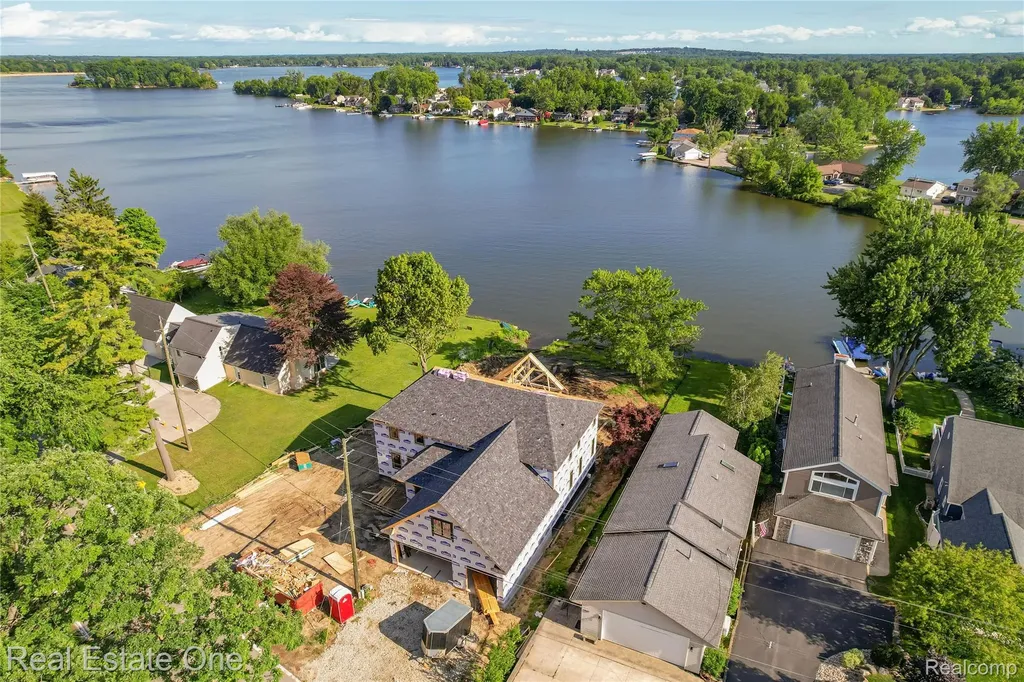 9047 Gale Road White Lake Charter Township MI 48386