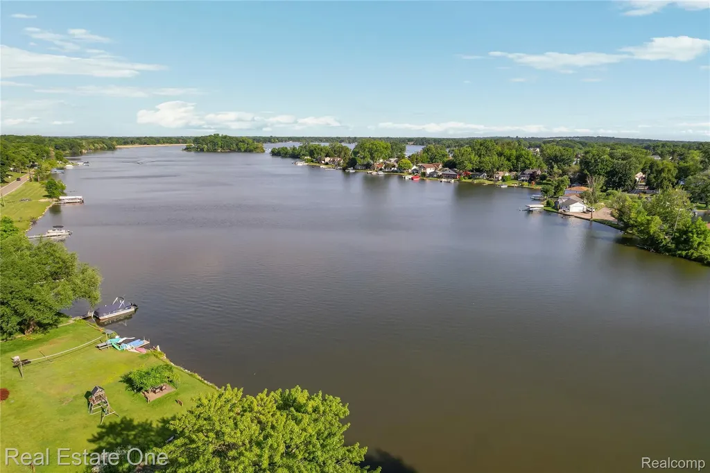 9047 Gale Road White Lake Charter Township MI 48386