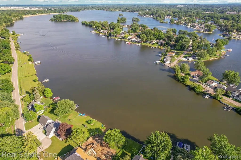 9047 Gale Road White Lake Charter Township MI 48386