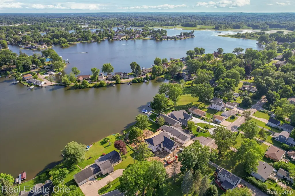 9047 Gale Road White Lake Charter Township MI 48386