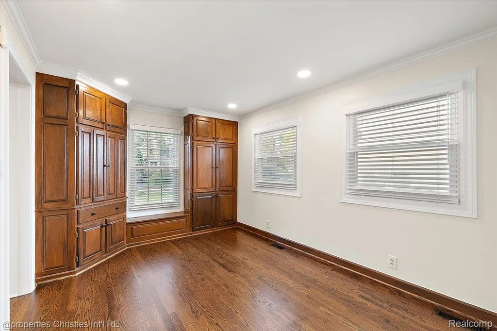 1900 Fairview Street Birmingham City MI 48009