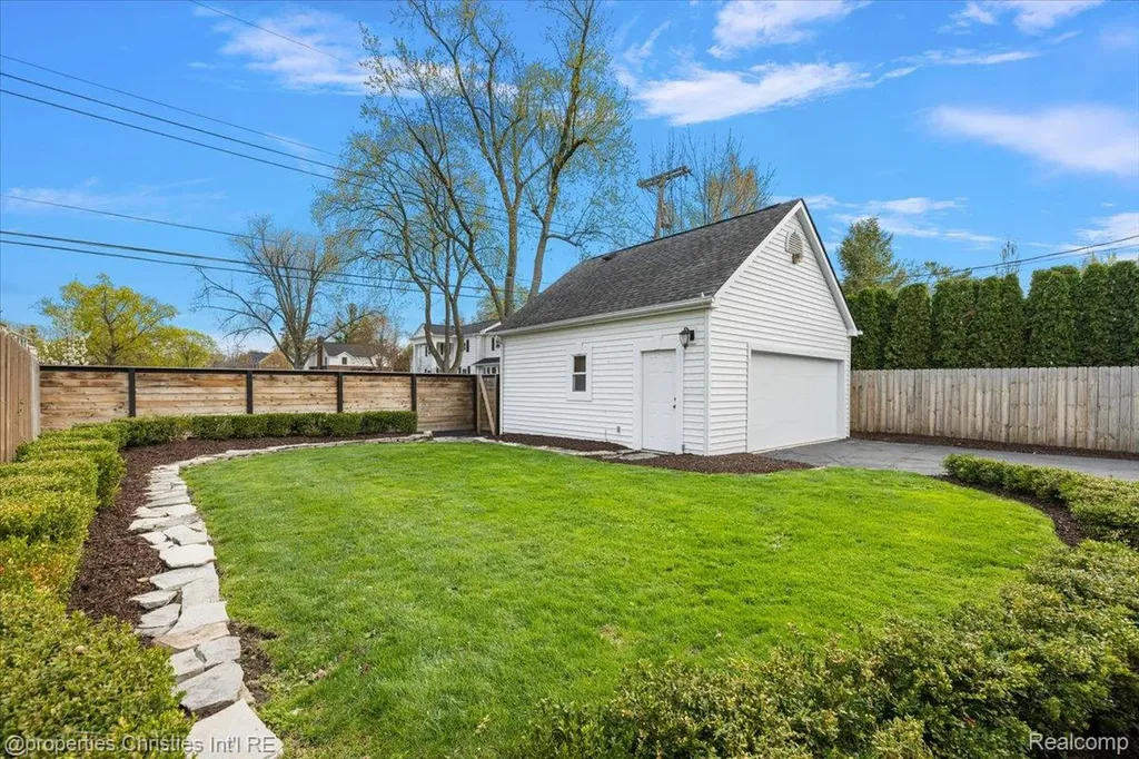 1900 Fairview Street Birmingham City MI 48009