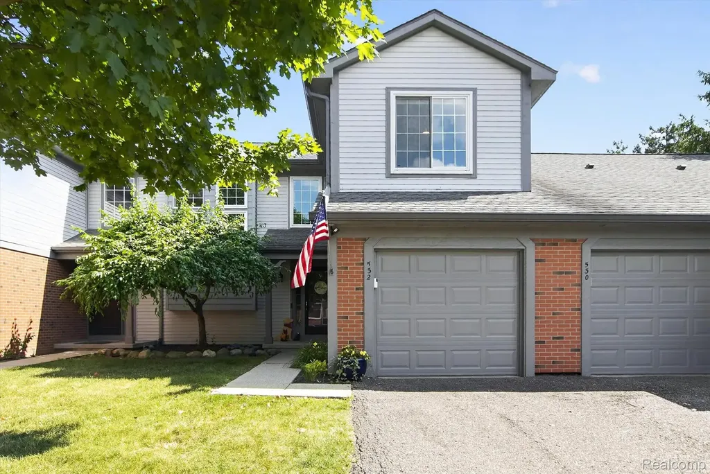 532 Winwood Circle Walled Lake City MI 48390