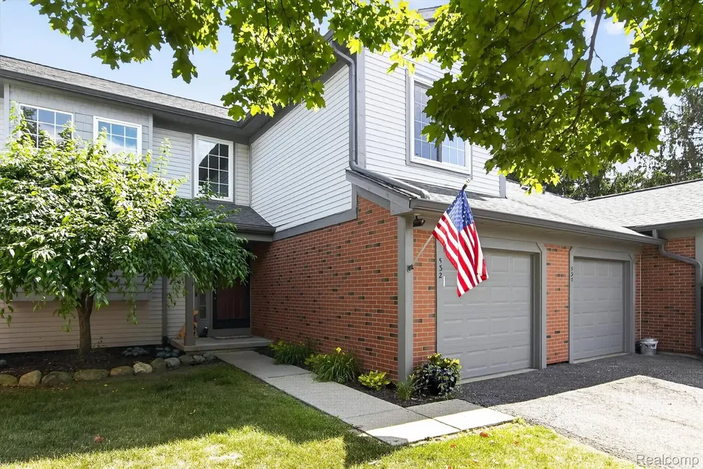 532 Winwood Circle Walled Lake City MI 48390