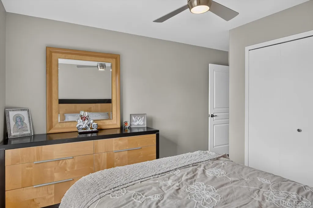532 Winwood Circle Walled Lake City MI 48390