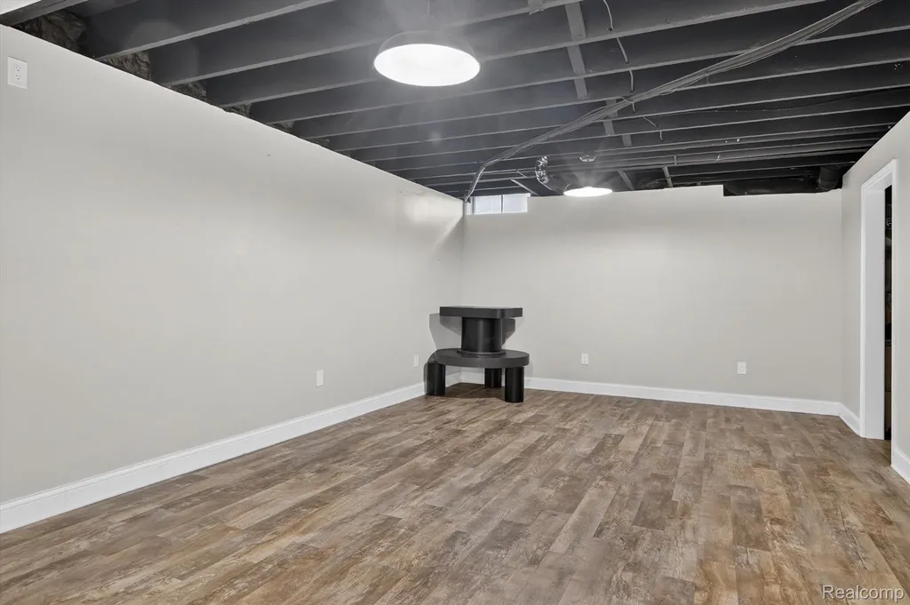 532 Winwood Circle Walled Lake City MI 48390