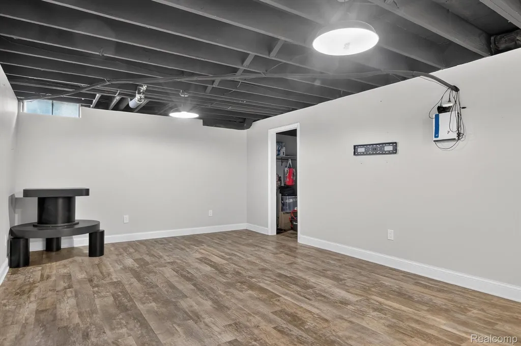 532 Winwood Circle Walled Lake City MI 48390