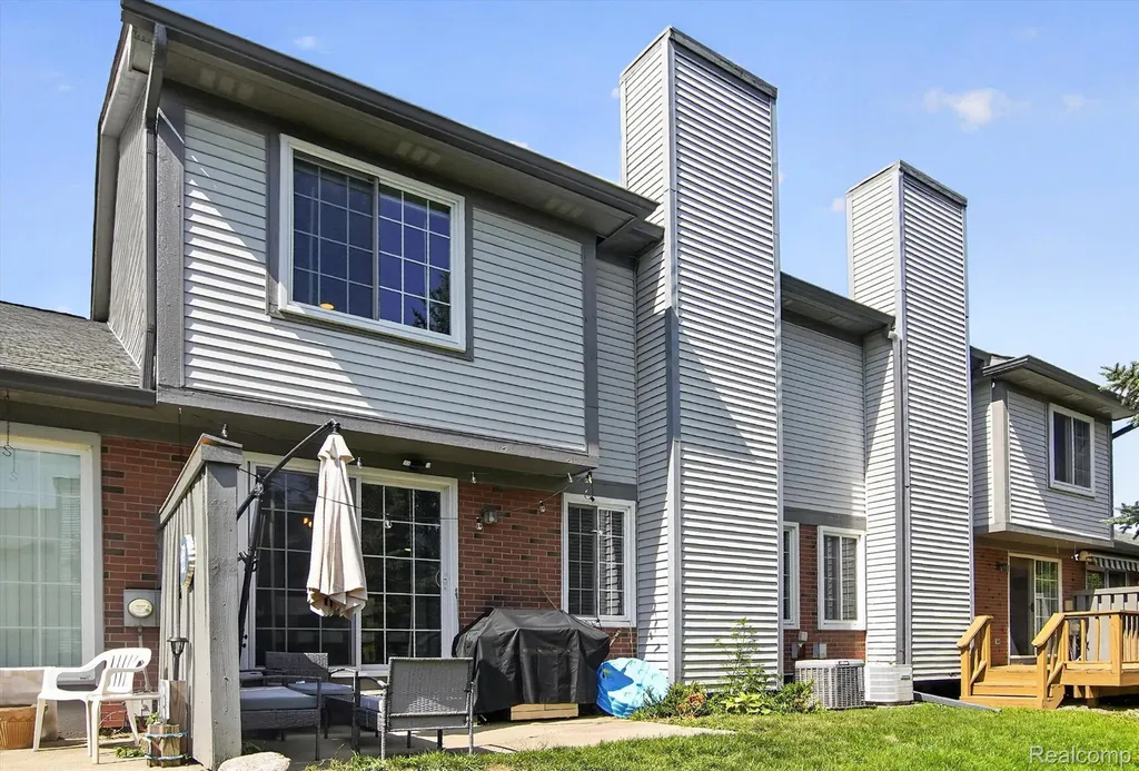 532 Winwood Circle Walled Lake City MI 48390
