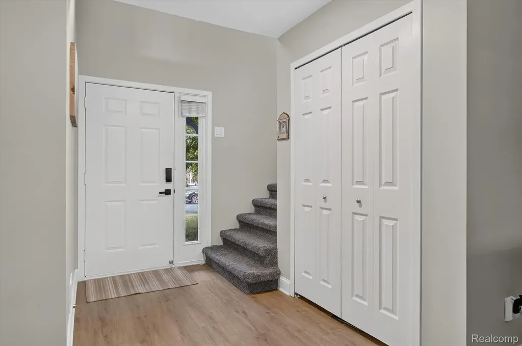 532 Winwood Circle Walled Lake City MI 48390