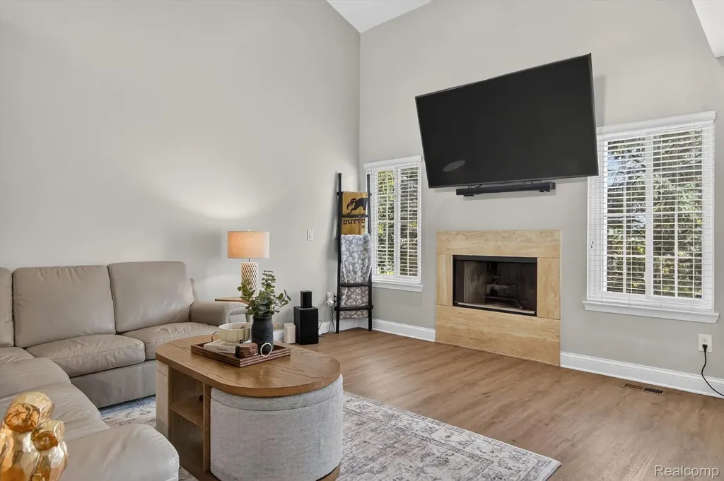 532 Winwood Circle Walled Lake City MI 48390