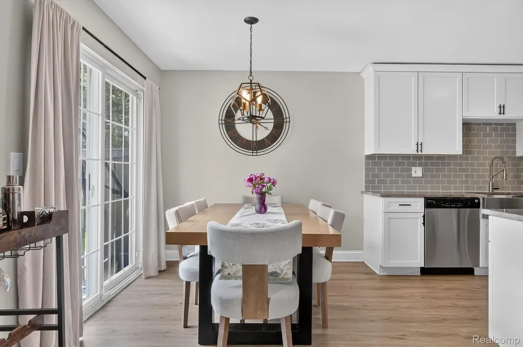 532 Winwood Circle Walled Lake City MI 48390