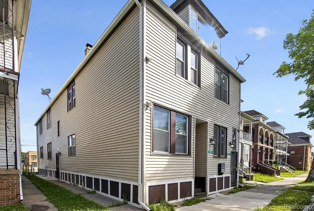 2029 Trowbridge Hamtramck City MI 48212