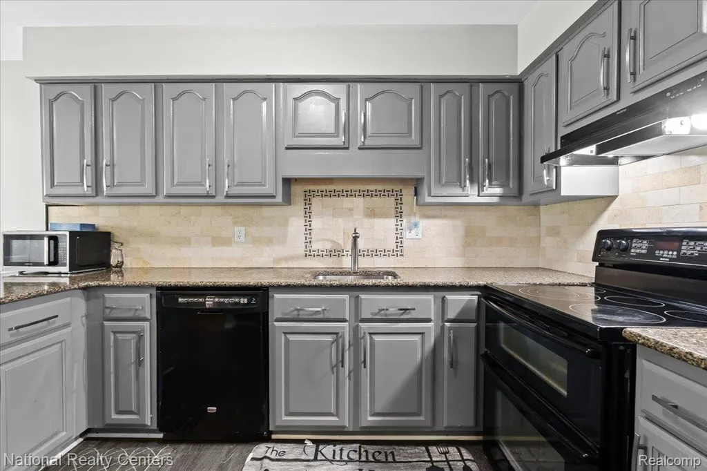 42142 Roscommon Street Northville City MI 48167