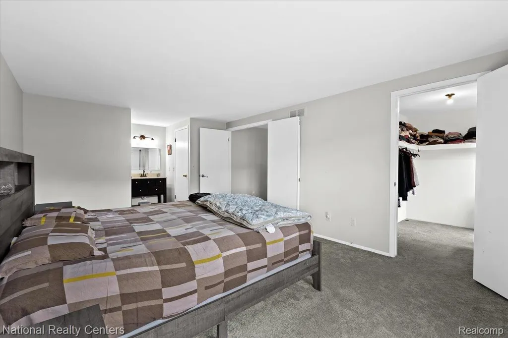 42142 Roscommon Street Northville City MI 48167