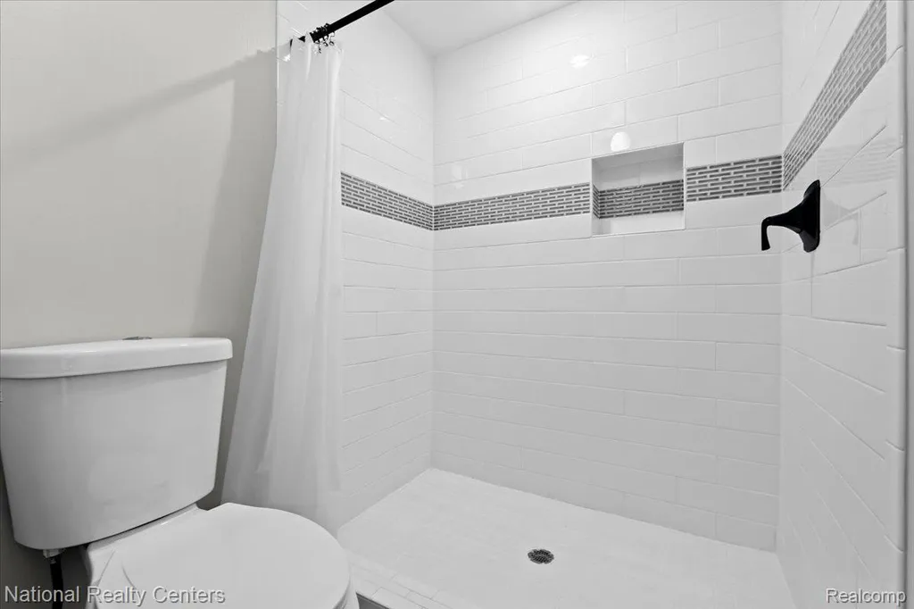 42142 Roscommon Street Northville City MI 48167