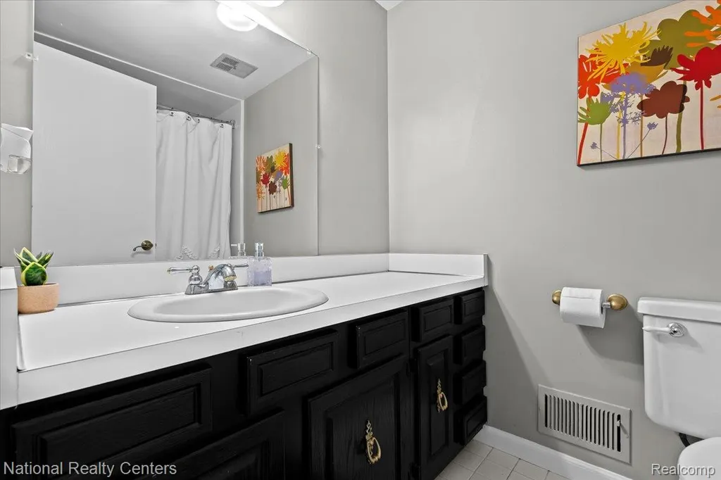 42142 Roscommon Street Northville City MI 48167